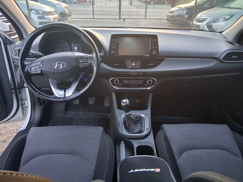 Hyundai I30 РЕГИСТРИРАН И ОБСЛУЖЕН, снимка 8 - Автомобили и джипове - 55010933