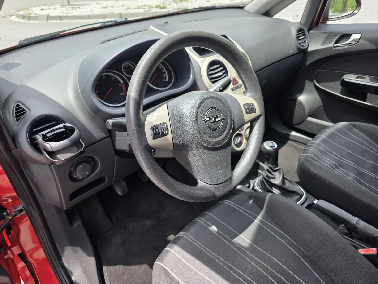 Opel Corsa 1.3 CDTI 90к.с. Климатик, снимка 9 - Автомобили и джипове - 55070435