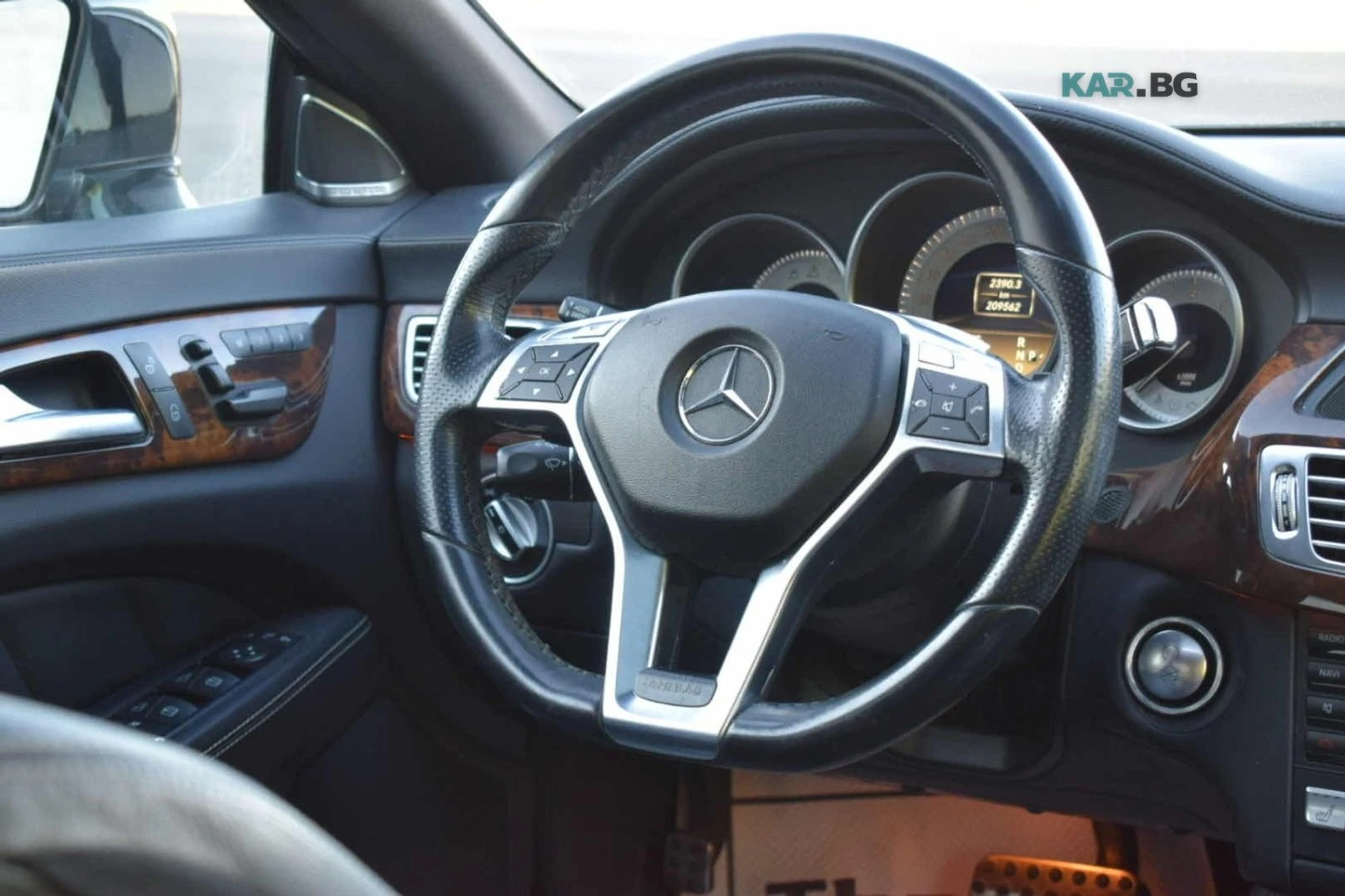 Mercedes-Benz CLS 550 4MATIC Автокредит Цена до България, снимка 9 - Автомобили и джипове - 55148205
