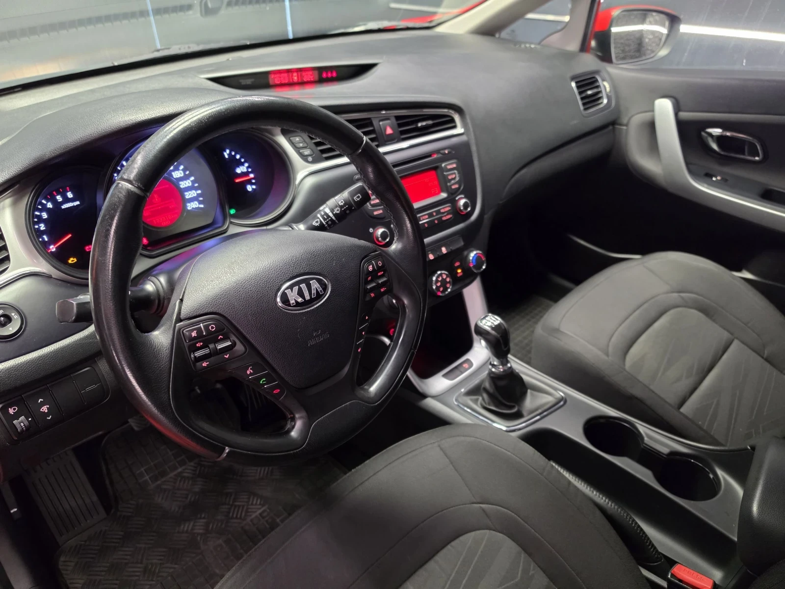Kia Ceed 1.6CRDI* 2018�* 136�.�* ���* 6�* �����* ����� | Mobile.bg � ����������� 8