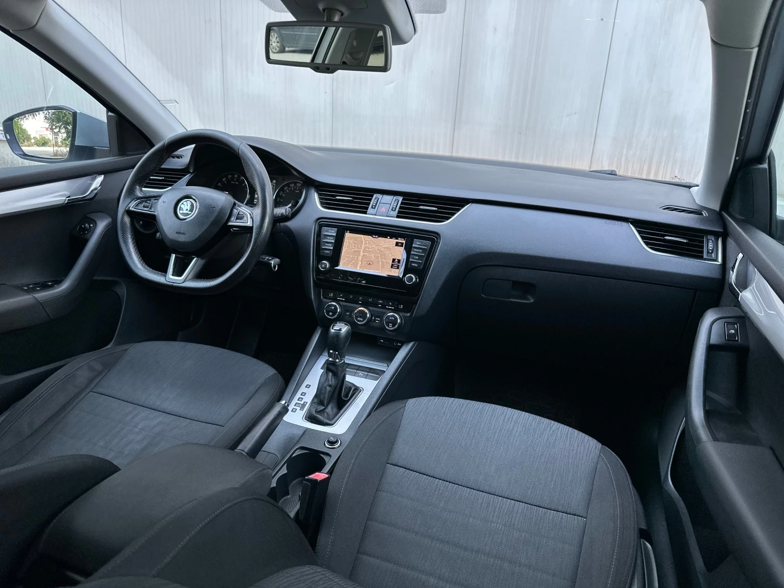 Skoda Octavia 2.0TDi/150к.с/DSG/FULL/MAX/От Представителство!TOP, снимка 11 - Автомобили и джипове - 55548066