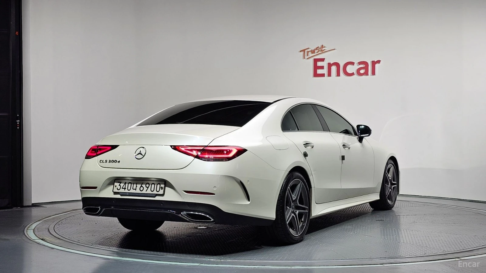 Mercedes-Benz CLS 300 AMG-LINE* BURMESTER* ПОДГРЕВ* КАМЕРА* HUD* , снимка 3 - Автомобили и джипове - 55571698