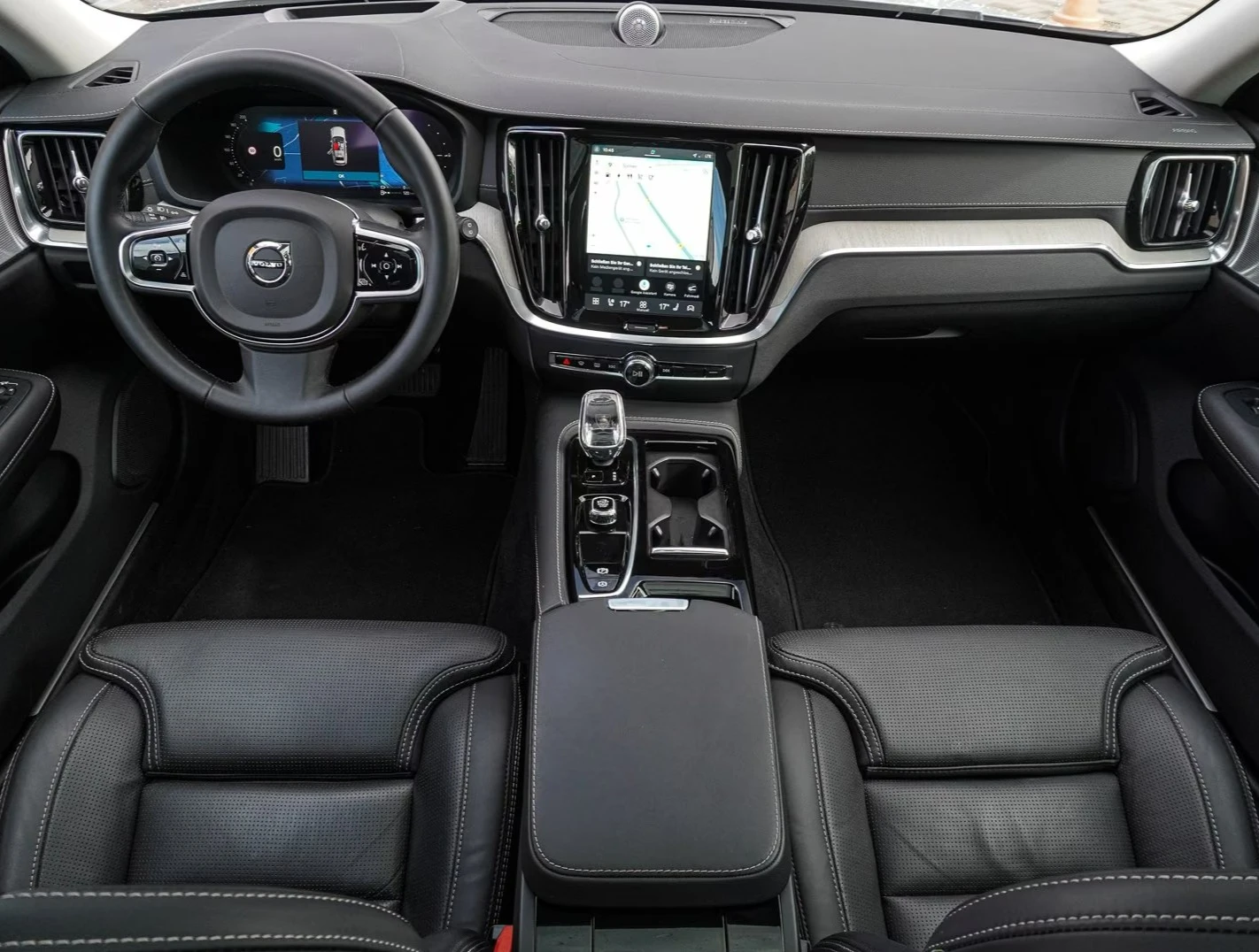Volvo V60 T8* AWD* Ultra Black Edition* B&W, снимка 4 - Автомобили и джипове - 56040325