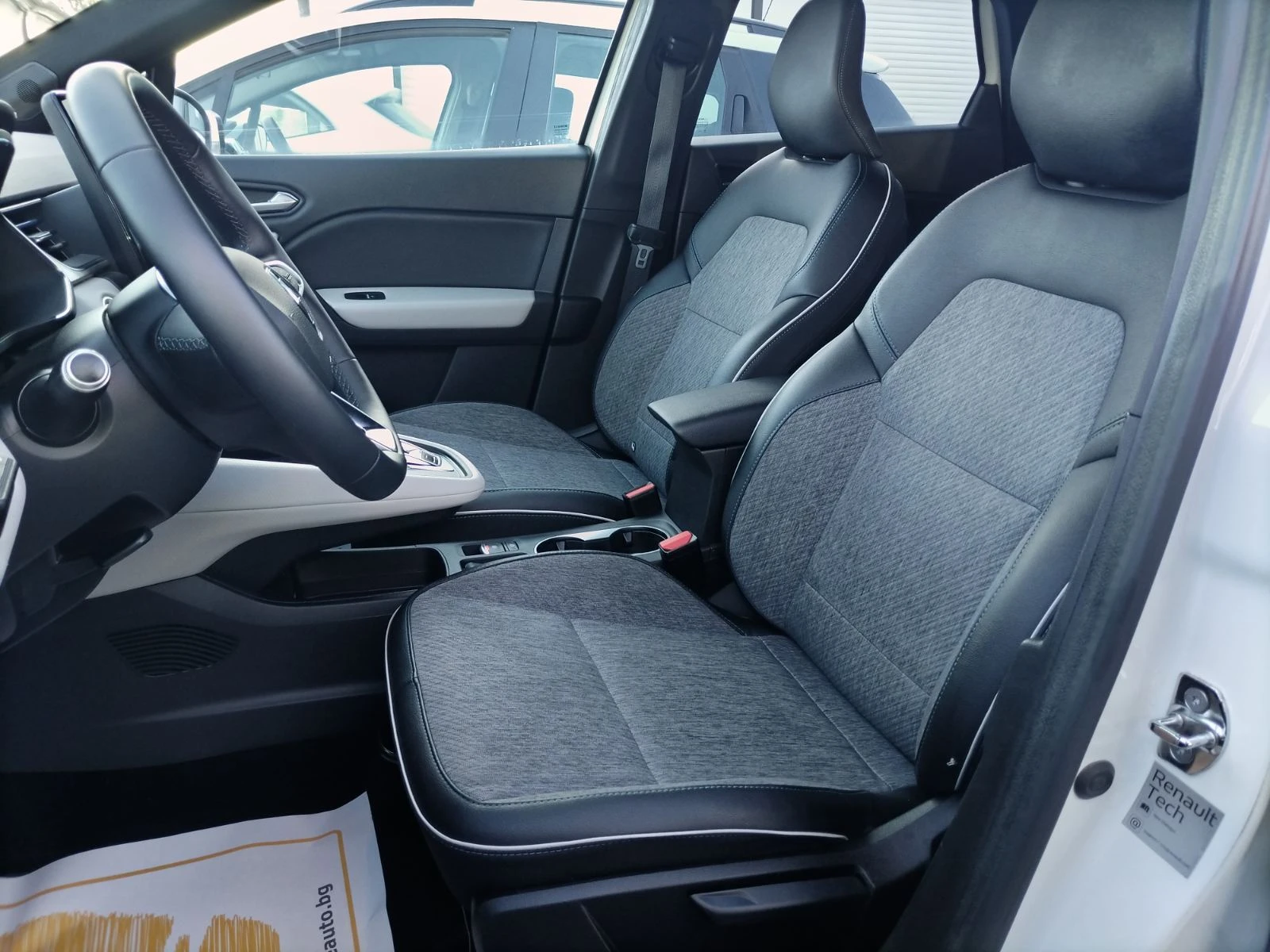 Renault Captur 1.6/E-TECH Hybrid 145к.с. , снимка 15 - Автомобили и джипове - 56069927