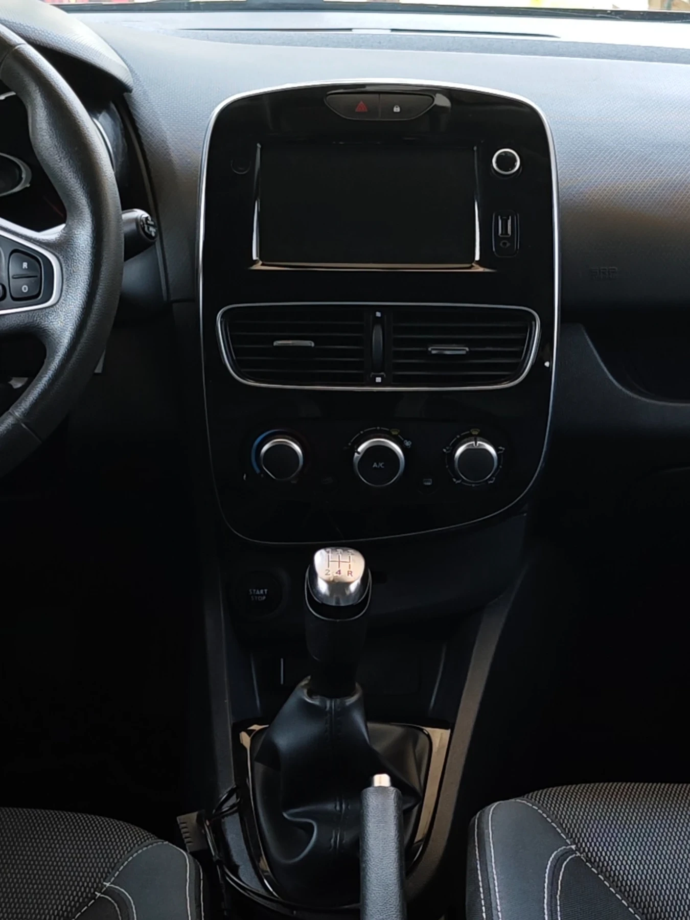 Renault Clio Tce Limited Edition, снимка 9 - Автомобили и джипове - 56080462