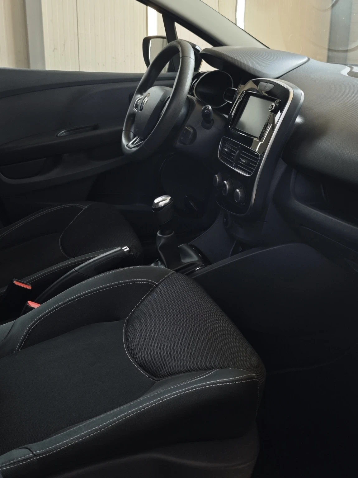 Renault Clio Tce Limited Edition, снимка 10 - Автомобили и джипове - 56080462