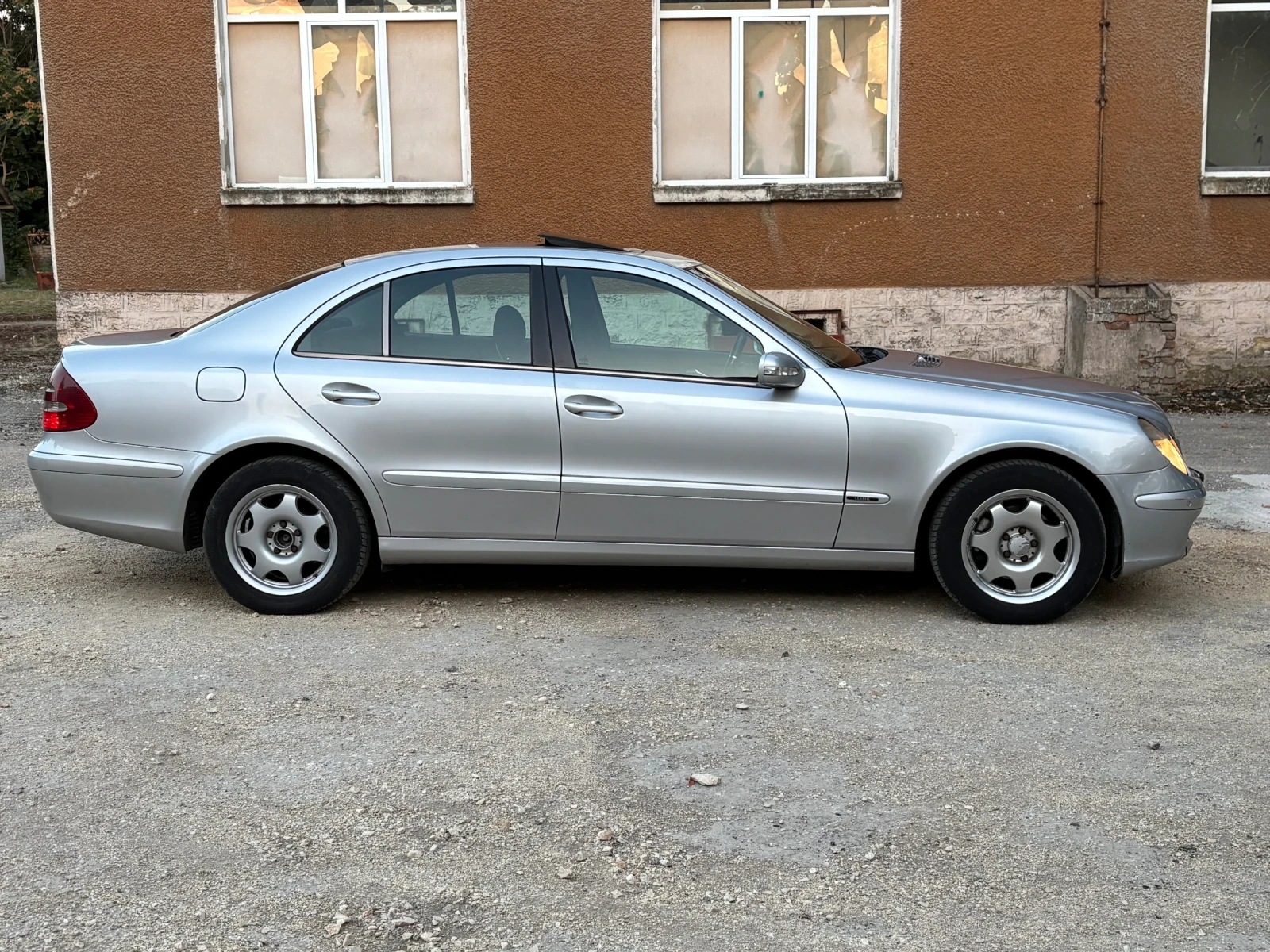 Mercedes-Benz E 220 2.2 CDI 150hp АВТОМАТ, снимка 5 - Автомобили и джипове - 56133309