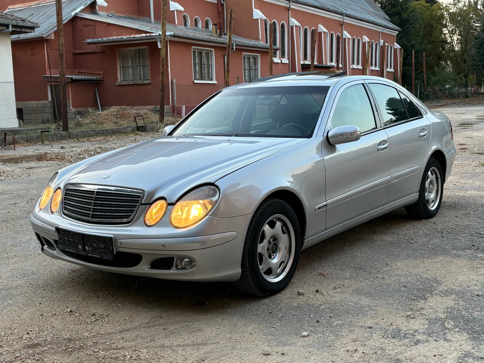 Mercedes-Benz E 220 2.2 CDI 150hp АВТОМАТ, снимка 2 - Автомобили и джипове - 56133309