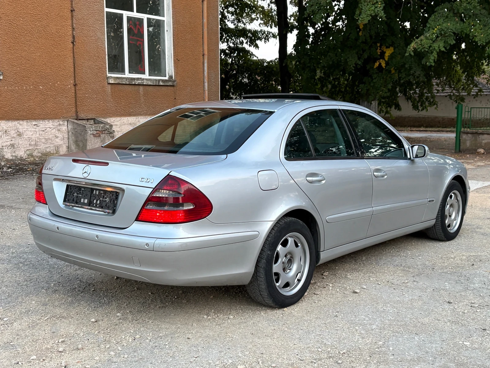 Mercedes-Benz E 220 2.2 CDI 150hp АВТОМАТ, снимка 3 - Автомобили и джипове - 56133309