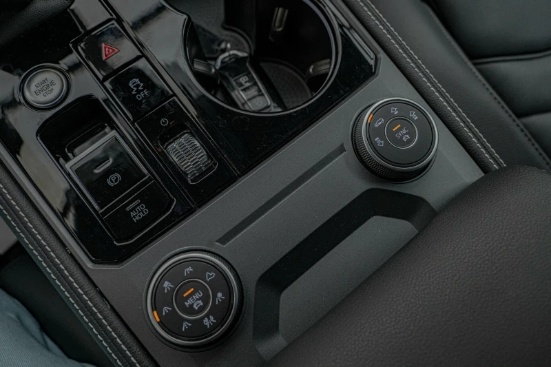 VW Touareg 3.0TDI/4Motion/Virtual/Камера/Подгрев, снимка 10 - Автомобили и джипове - 51423963