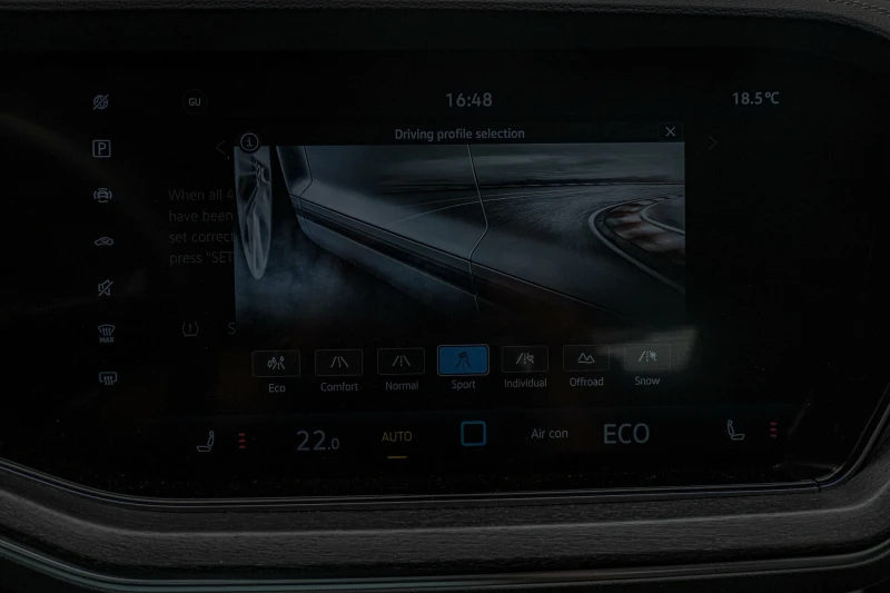 VW Touareg 3.0TDI/4Motion/Virtual/Камера/Подгрев, снимка 11 - Автомобили и джипове - 51423963