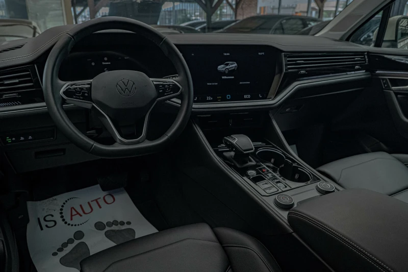 VW Touareg 3.0TDI/4Motion/Virtual/Камера/Подгрев, снимка 8 - Автомобили и джипове - 51423963