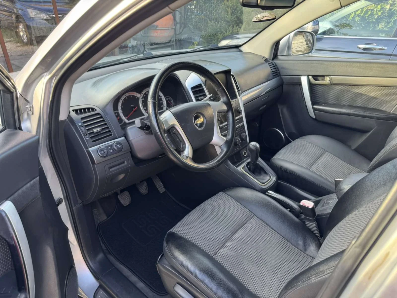 Chevrolet Captiva, снимка 5 - Автомобили и джипове - 54947547