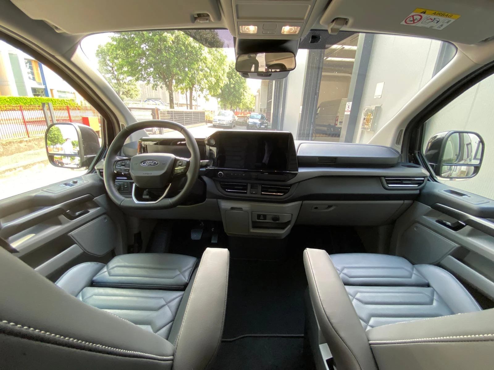 Ford Tourneo 2.0tdi AVTOMAT/LUXURY - изображение 8