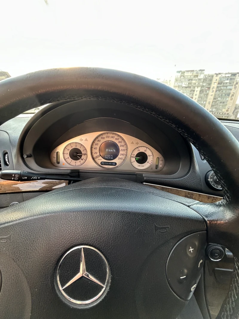 Mercedes-Benz E 320, снимка 8 - Автомобили и джипове - 48152668