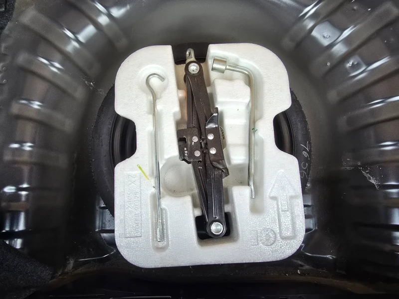 Nissan Micra 1.2i 80кс EURO 5B, снимка 10 - Автомобили и джипове - 52146305