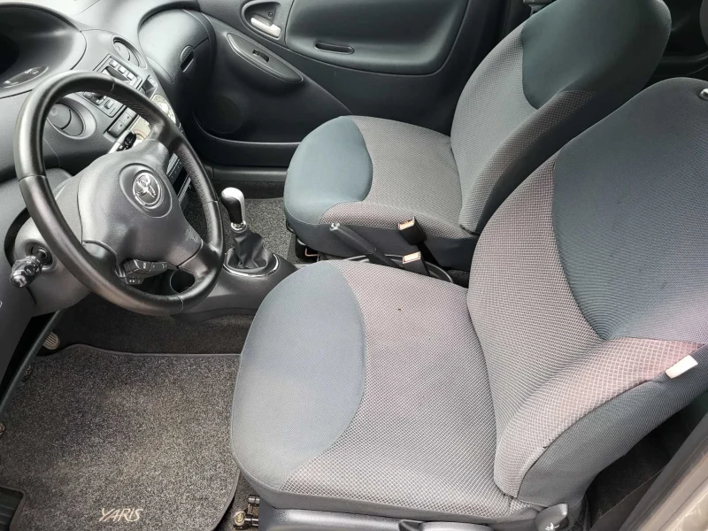 Toyota Yaris 1.3, снимка 9 - Автомобили и джипове - 52461386