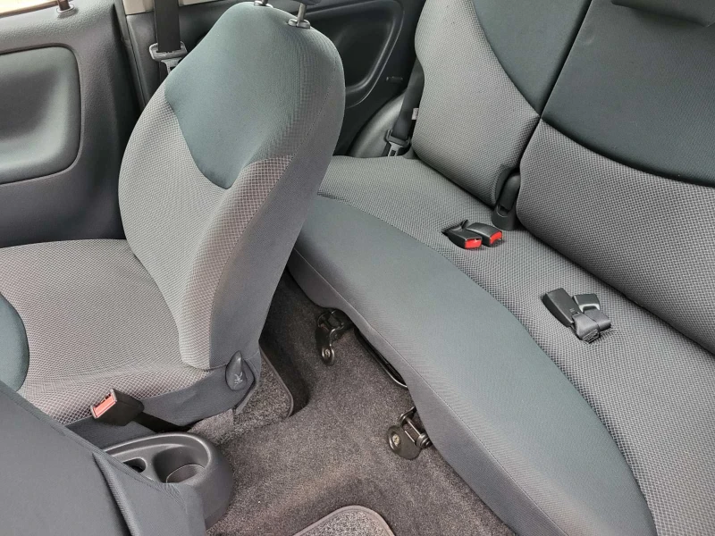 Toyota Yaris 1.3, снимка 7 - Автомобили и джипове - 52461386