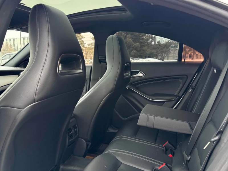 Mercedes-Benz CLA 250 4MATIC * FULL AMG PACK* ПАНОРАМА* ПОДГРЕВИ* КАМЕРА, снимка 15 - Автомобили и джипове - 53488563