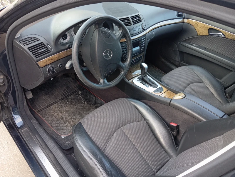 Mercedes-Benz E 240 Avangarde , снимка 5 - Автомобили и джипове - 53539895