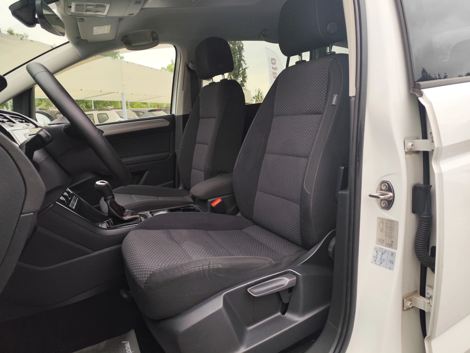 VW Touran 2.0TDI* BUSINESS* 7 МЕСТЕН* НАПЪЛНО ОБСЛУЖЕН!* EU6 - изображение 7