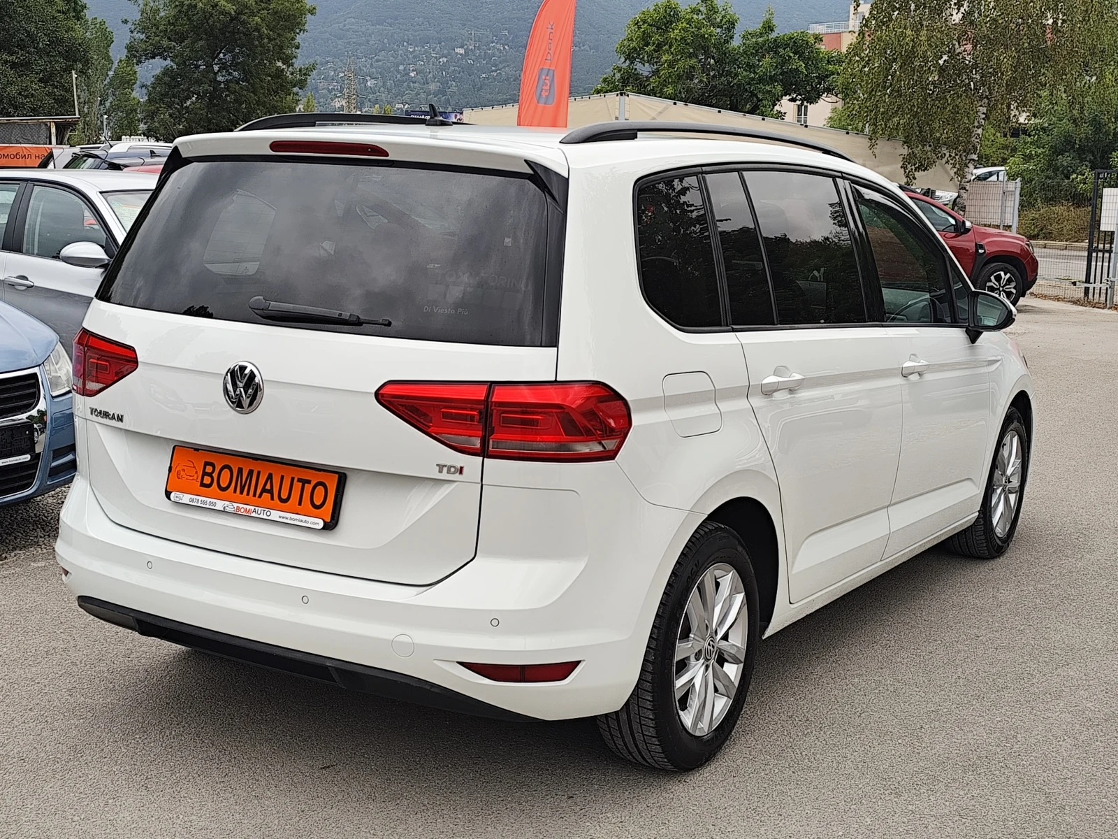 VW Touran 2.0TDI* BUSINESS* 7 МЕСТЕН* НАПЪЛНО ОБСЛУЖЕН!* EU6 - изображение 4