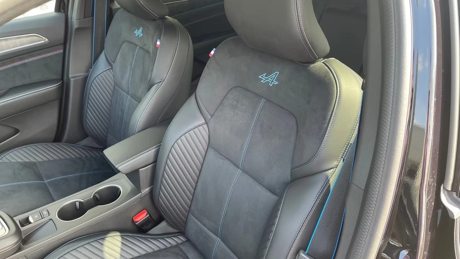 Renault Arkana 1.6HEV/143HP/ESPRIT-ALPINE/CAM/NAVI/LED/KLESS/505g - изображение 6