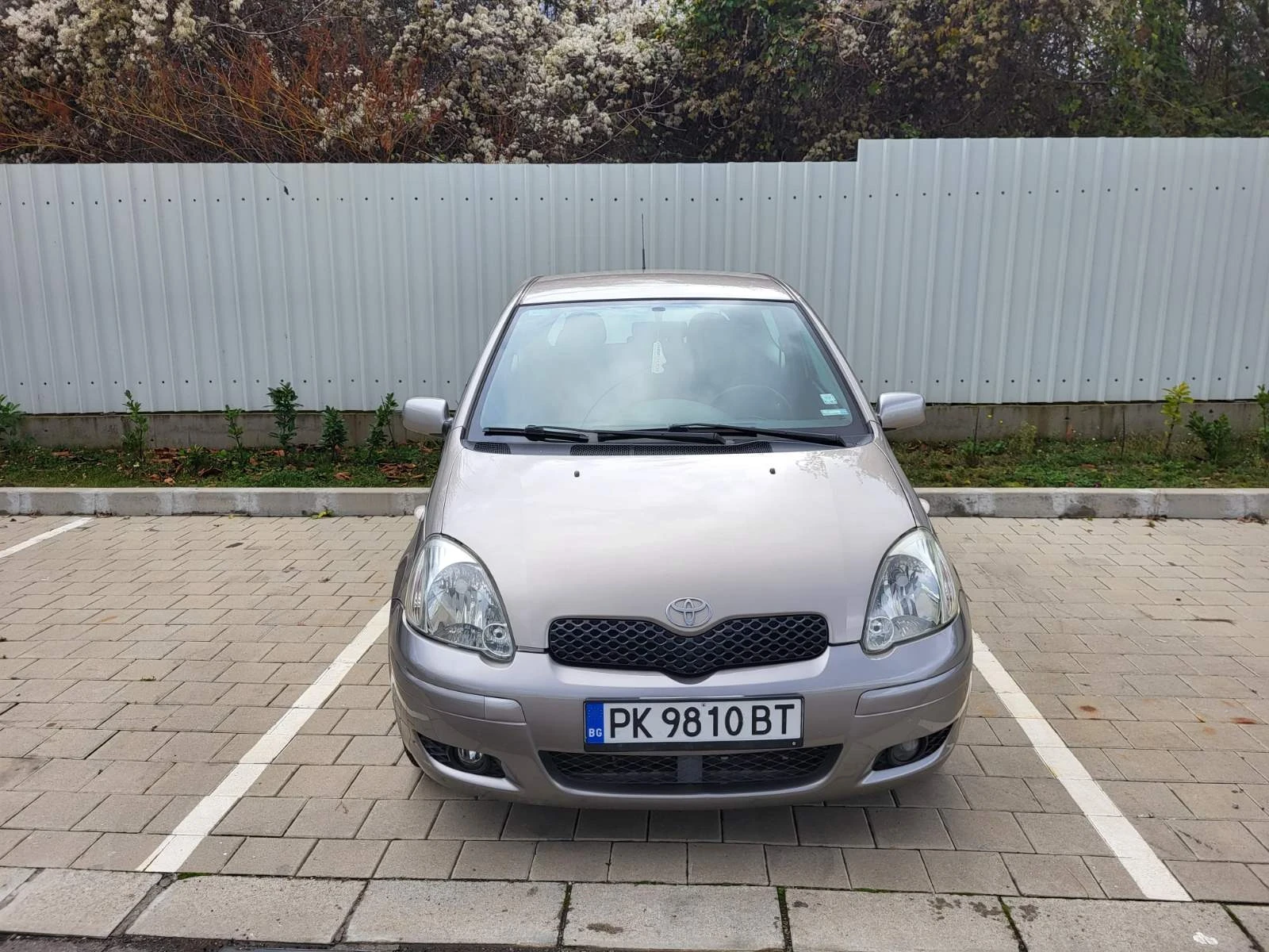Toyota Yaris 1.3 - изображение 2