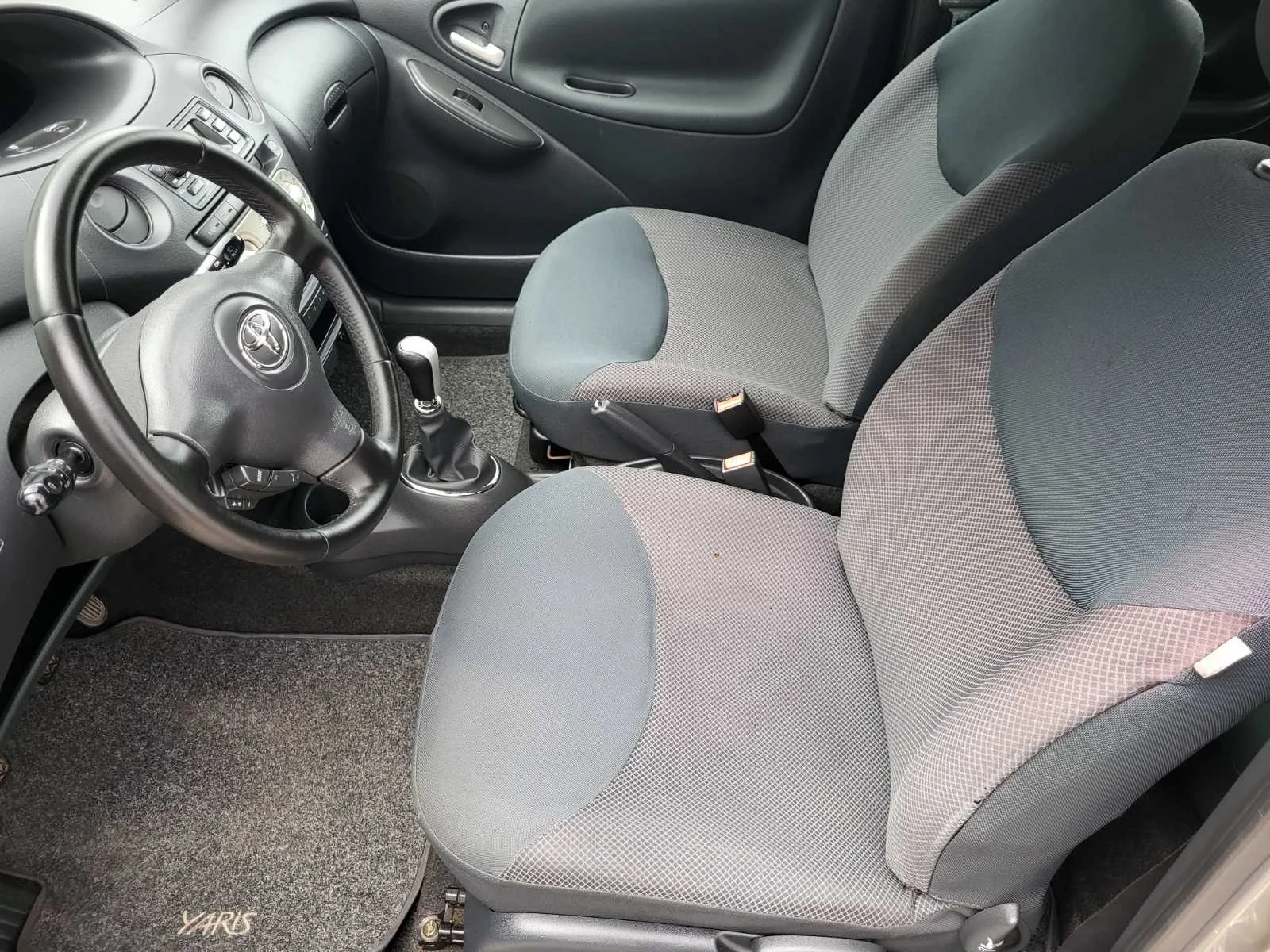 Toyota Yaris 1.3 - изображение 9