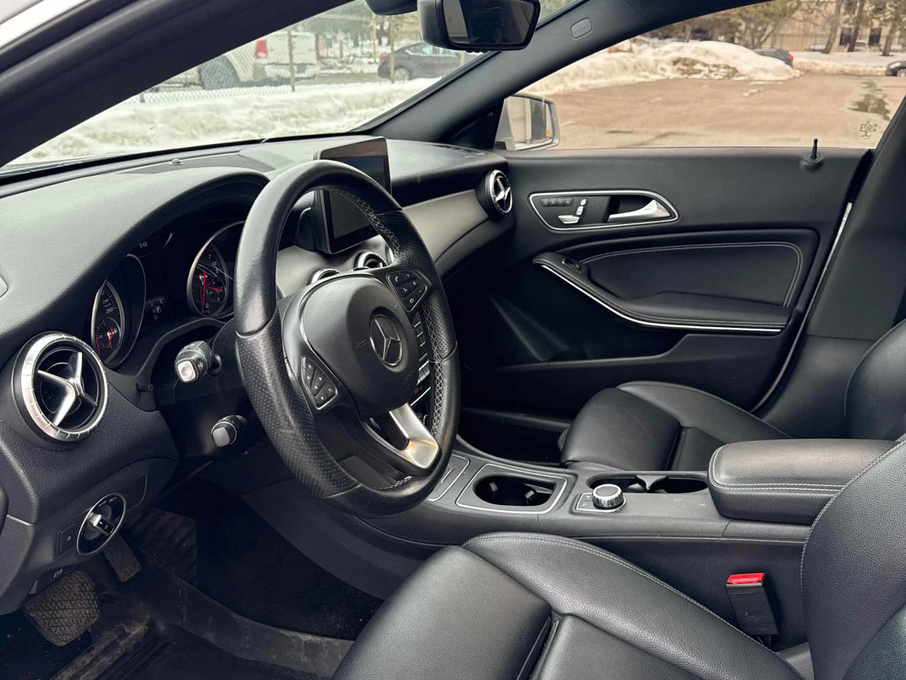 Mercedes-Benz CLA 250 4MATIC * FULL AMG PACK* ПАНОРАМА* ПОДГРЕВИ* КАМЕРА - изображение 10