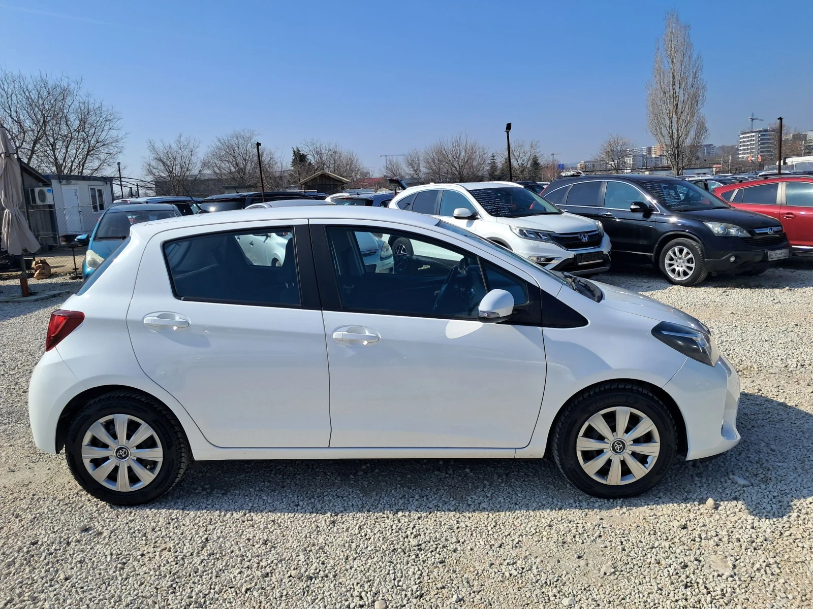 Toyota Yaris 1.0i FACE LIFT   КАТО НОВА, снимка 8 - Автомобили и джипове - 53713346