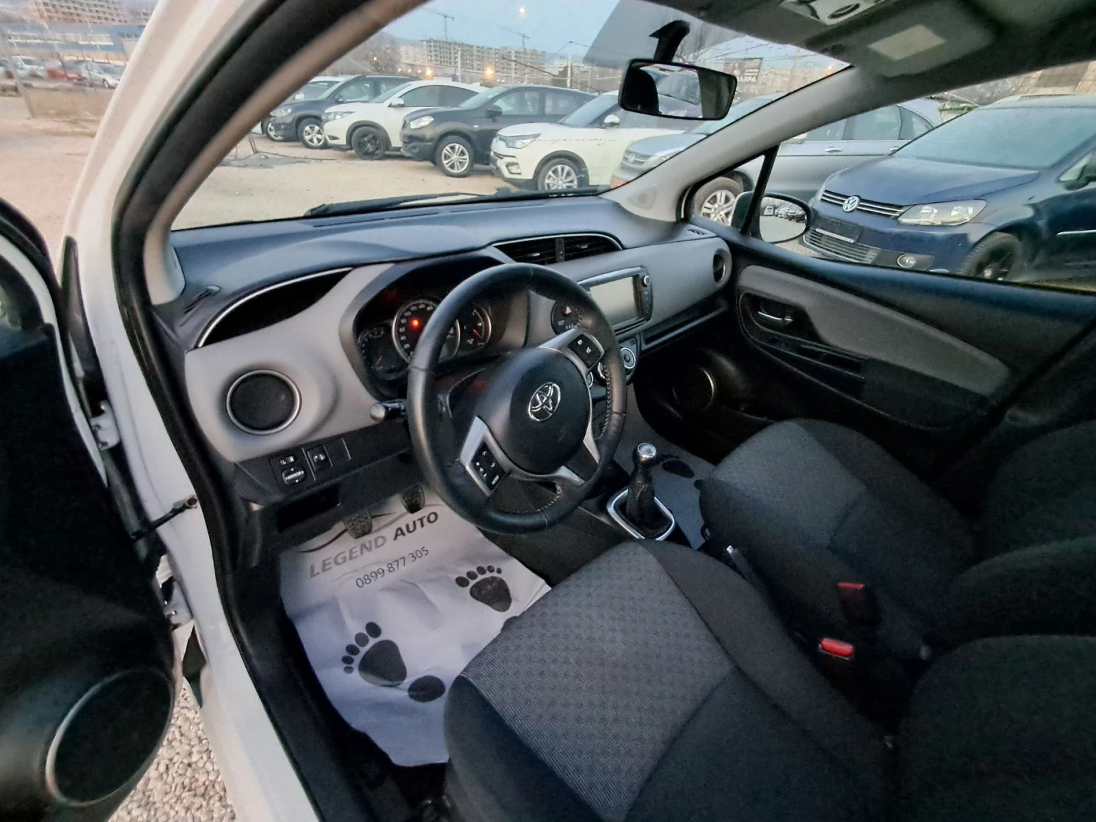 Toyota Yaris 1.0i FACE LIFT   КАТО НОВА, снимка 11 - Автомобили и джипове - 53713346