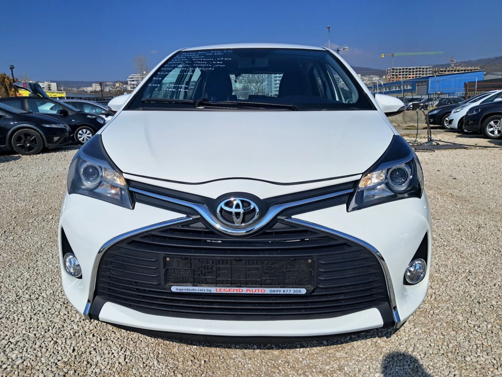 Toyota Yaris 1.0i FACE LIFT   КАТО НОВА, снимка 3 - Автомобили и джипове - 53713346
