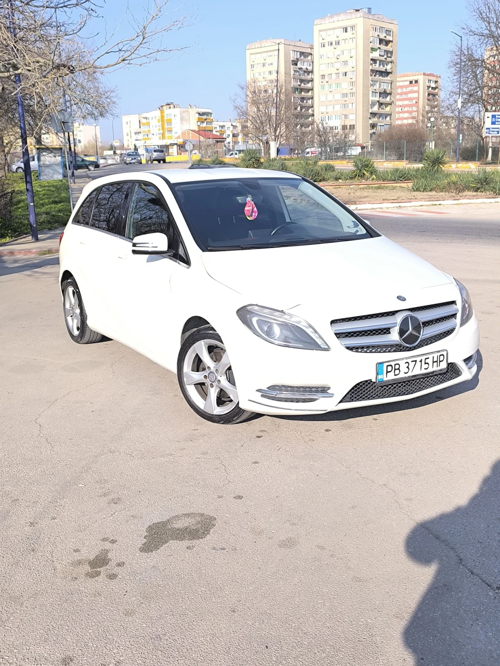 Mercedes-Benz B 180