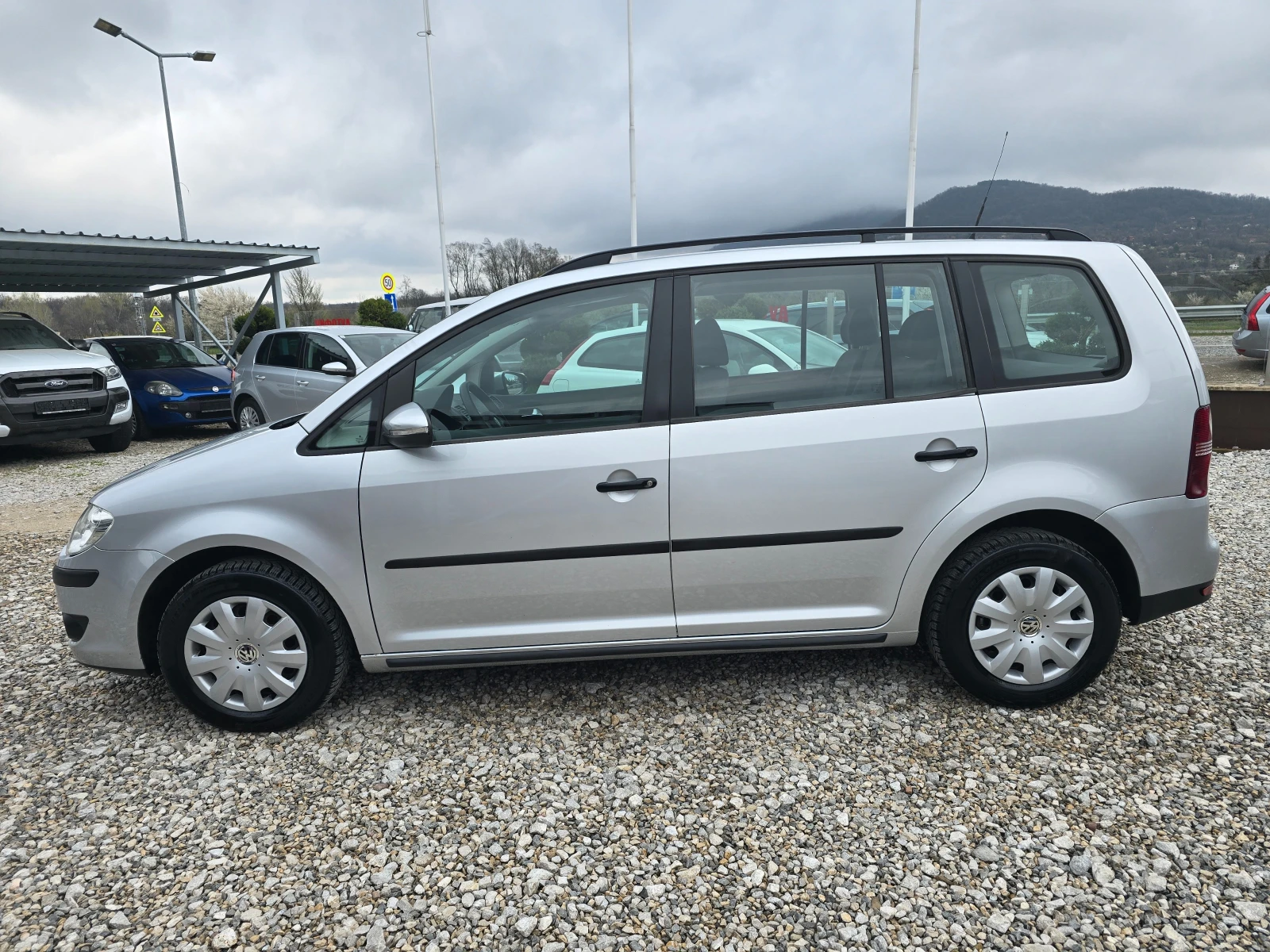 VW Touran 1.9 TDI  !! FACELIFT !!! РЕАЛНИ КИЛОМЕТРИ, снимка 2 - Автомобили и джипове - 54170852