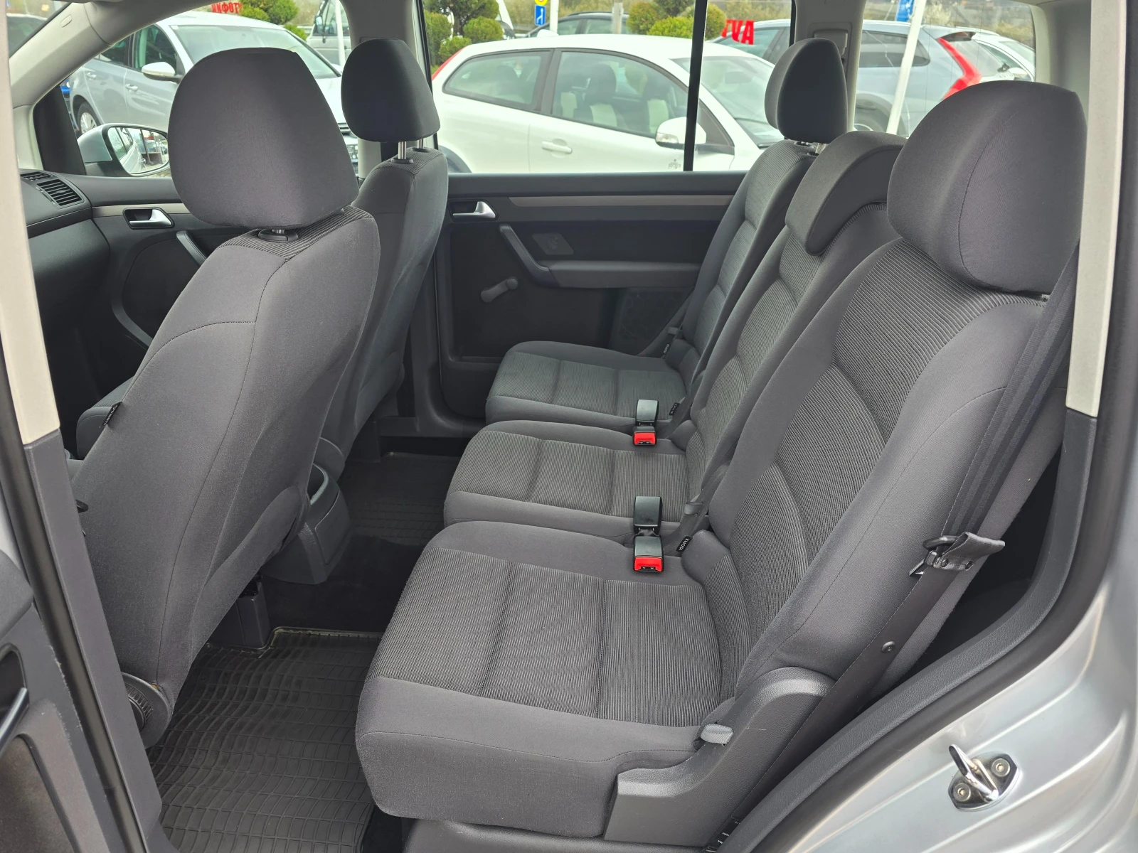 VW Touran 1.9 TDI  !! FACELIFT !!! РЕАЛНИ КИЛОМЕТРИ, снимка 14 - Автомобили и джипове - 54170852