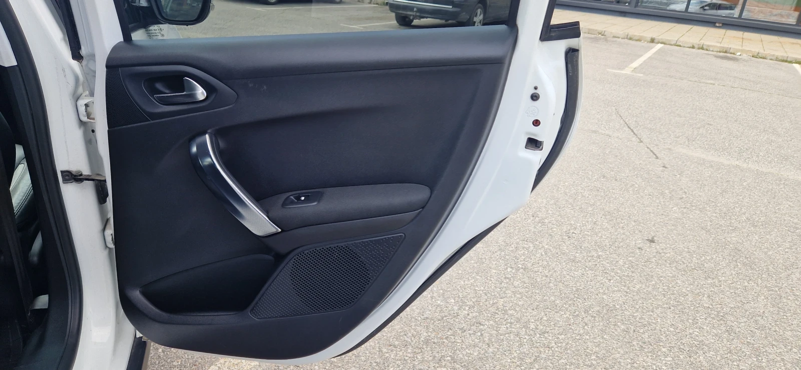 Peugeot 2008 1.6 HDI, снимка 13 - Автомобили и джипове - 54238282