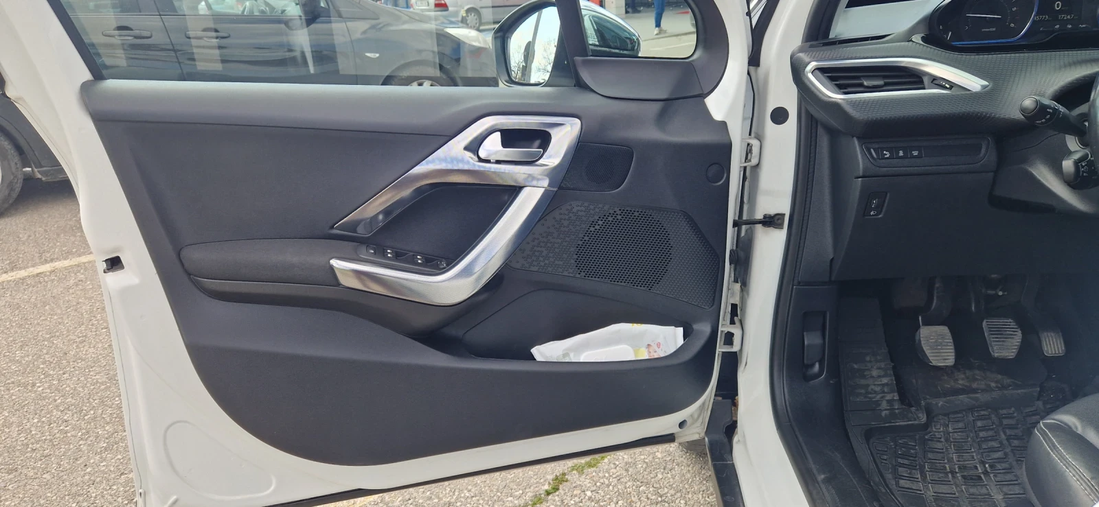 Peugeot 2008 1.6 HDI, снимка 9 - Автомобили и джипове - 54238282