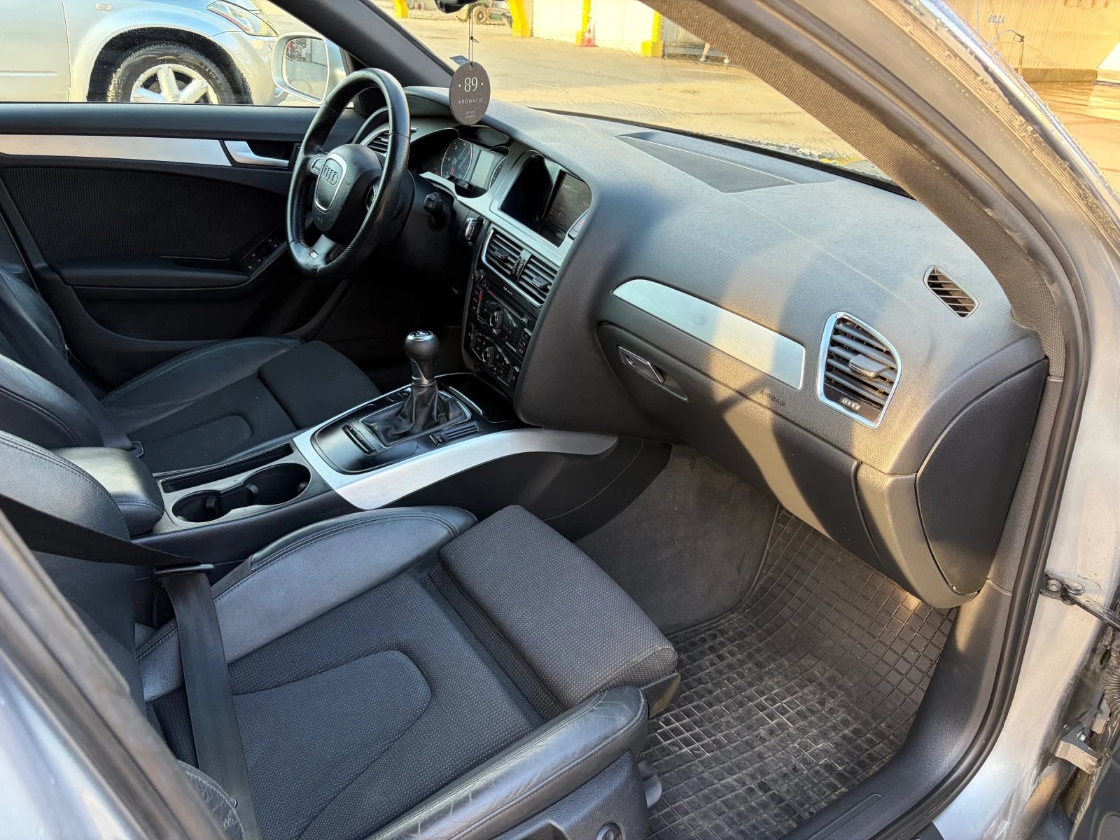 Audi A4 2.0* TDI* 2xSline* Bi-Xenon* , снимка 9 - Автомобили и джипове - 54722347