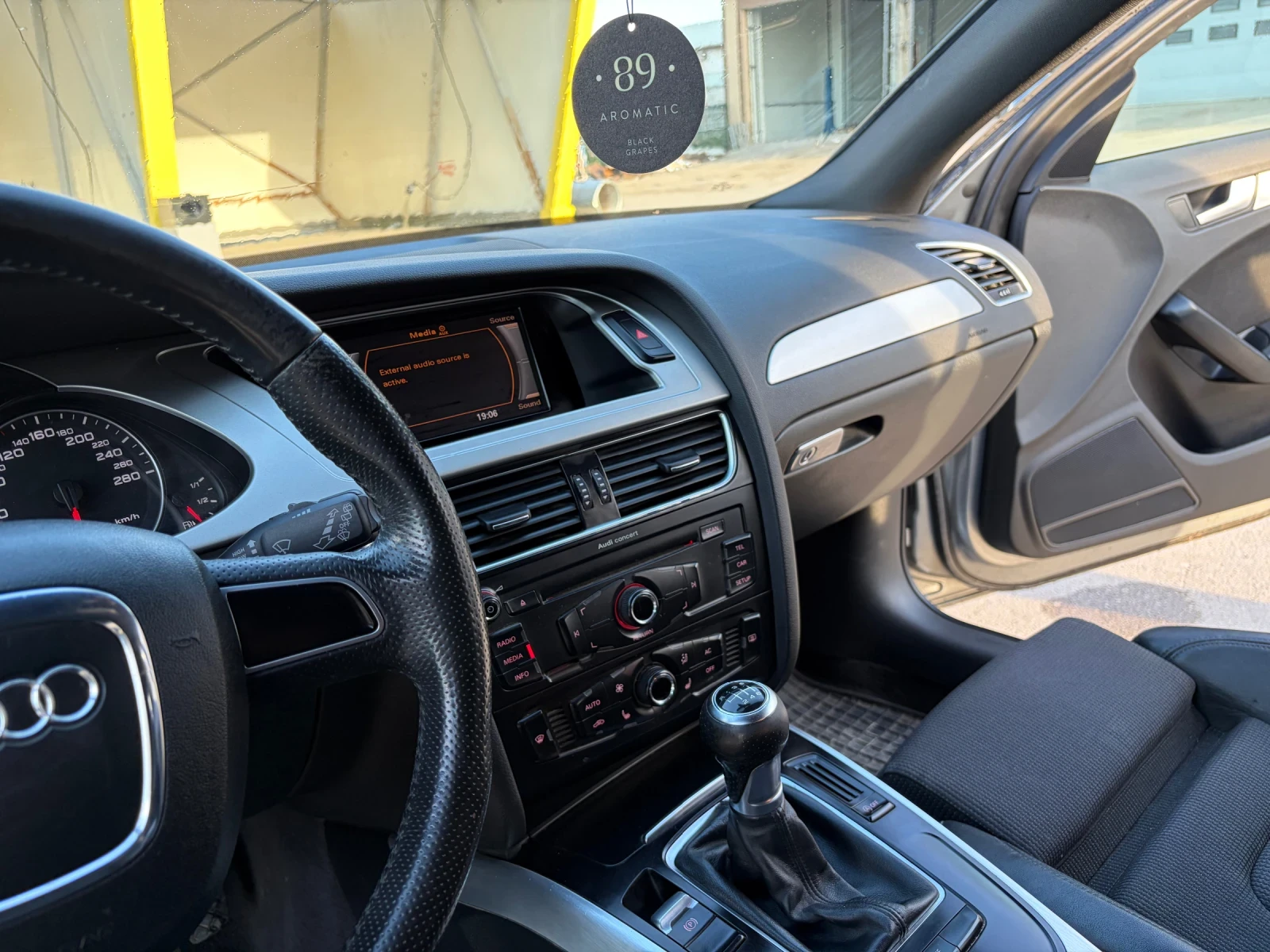 Audi A4 2.0* TDI* 2xSline* Bi-Xenon* , снимка 10 - Автомобили и джипове - 54722347