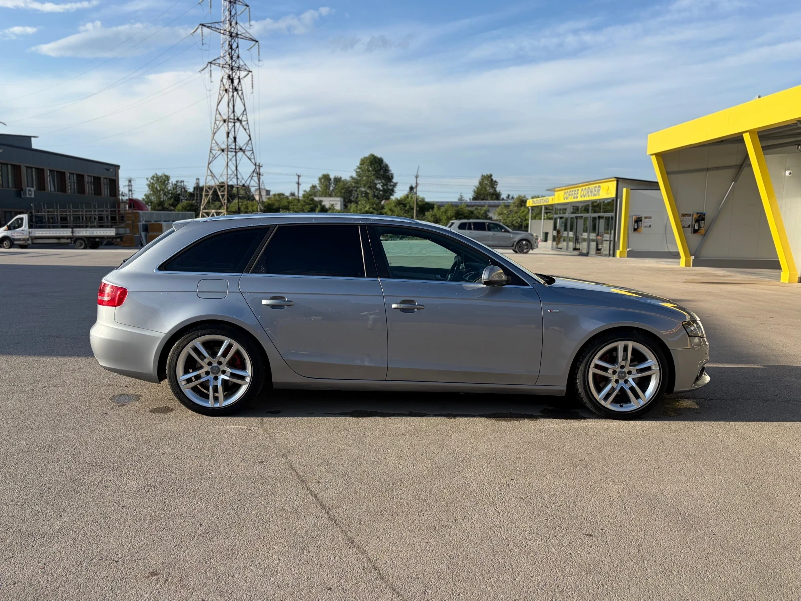 Audi A4 2.0* TDI* 2xSline* Bi-Xenon* , снимка 5 - Автомобили и джипове - 54722347