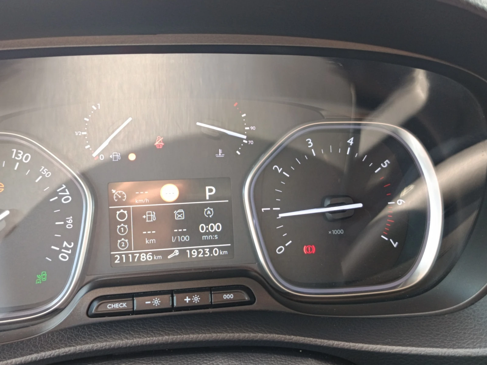 Peugeot Traveler BUSINESS VIP Long, снимка 11 - Автомобили и джипове - 54815603