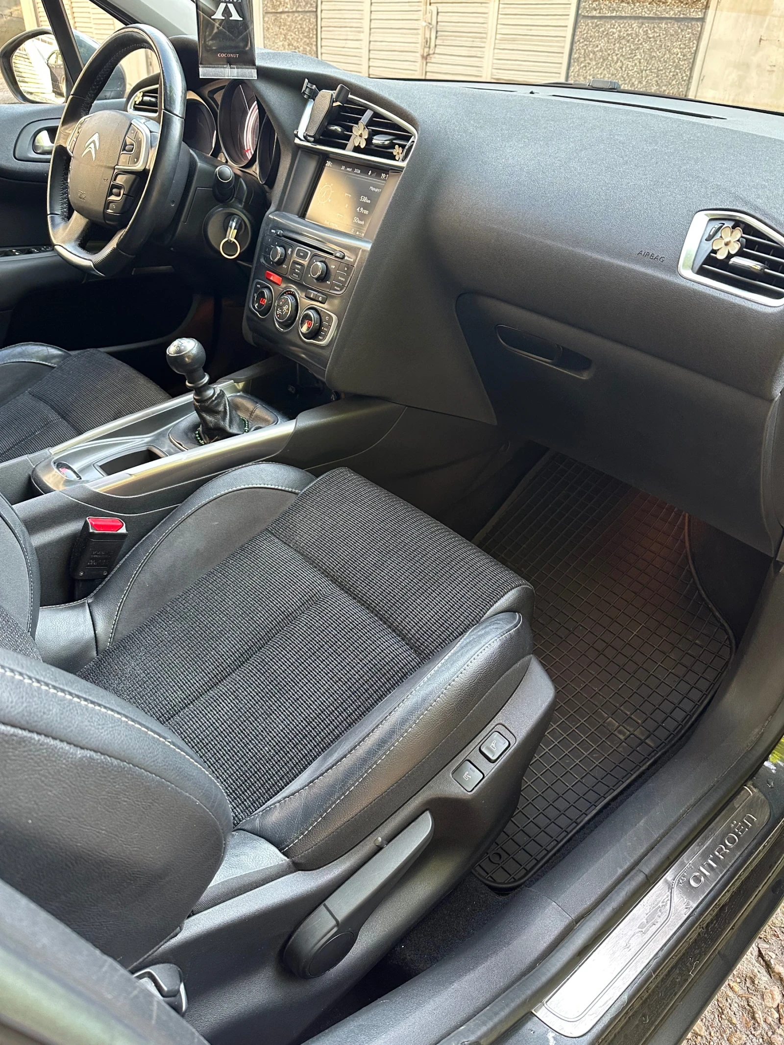 Citroen C4 1.6Hdi, снимка 8 - Автомобили и джипове - 55385851