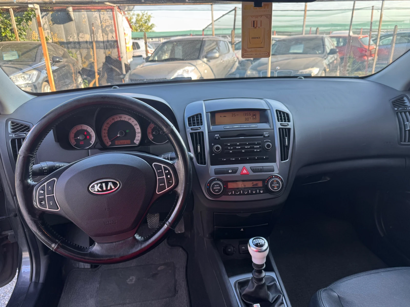 Kia Ceed 1.6i, снимка 10 - Автомобили и джипове - 55804014