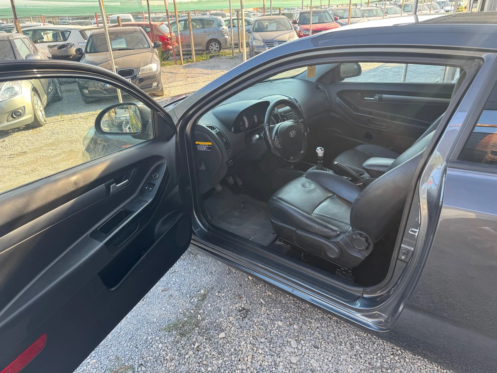 Kia Ceed 1.6i, снимка 8 - Автомобили и джипове - 55804014