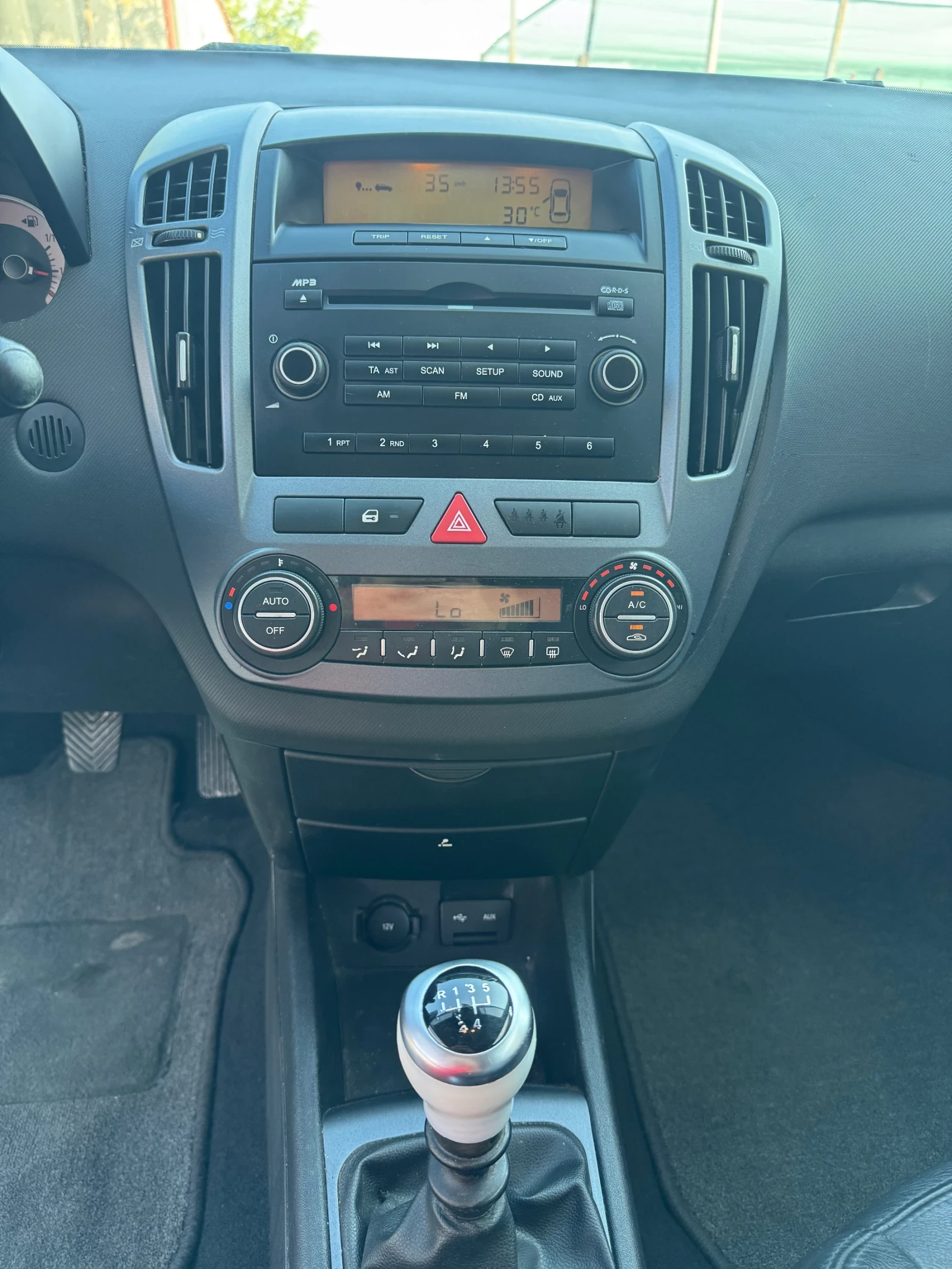 Kia Ceed 1.6i, снимка 11 - Автомобили и джипове - 55804014