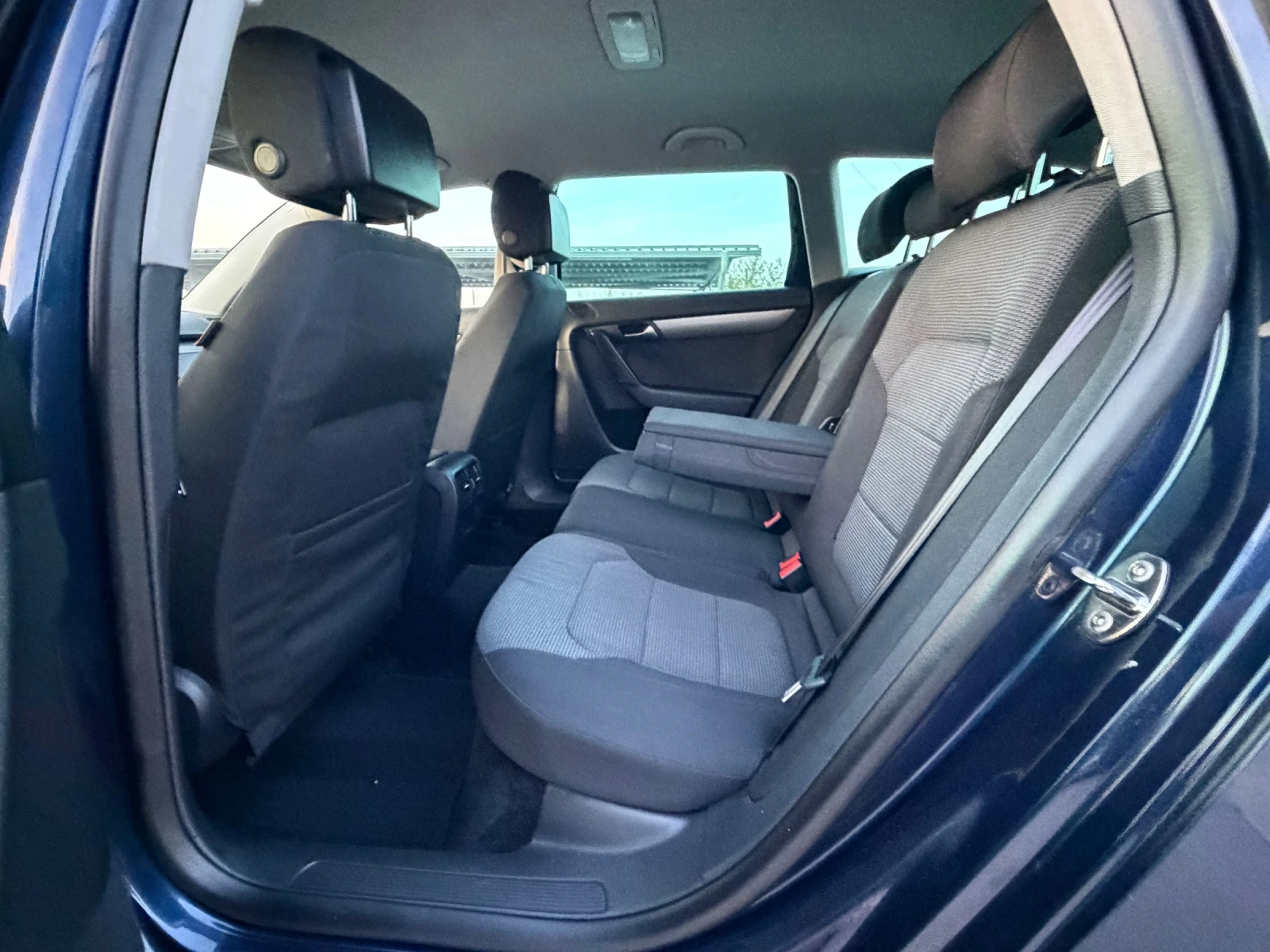 VW Passat 2.0TDI ИТАЛИЯ, снимка 8 - Автомобили и джипове - 56350034