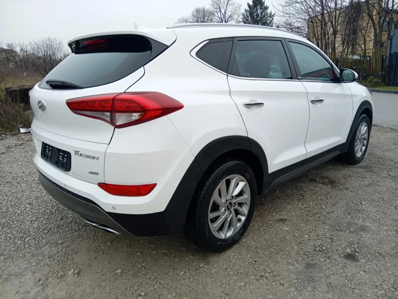 Hyundai Tucson 2.0 4x4 KEYLESS, снимка 4 - Автомобили и джипове - 48336644