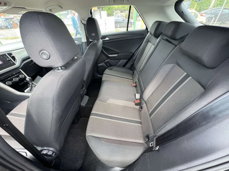 VW T-Roc, снимка 15 - Автомобили и джипове - 50288253