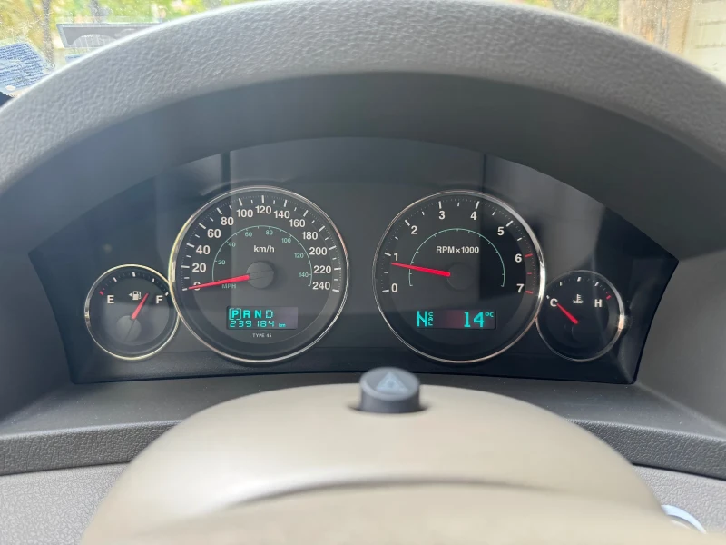 Jeep Grand cherokee Hemi, снимка 13 - Автомобили и джипове - 52440409